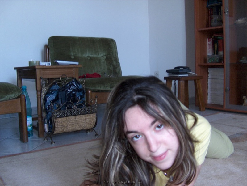 Студентка засветила титьки и осталась в трусах 7 фотография Студентка засветила титьки и осталась в трусах 7 фотография