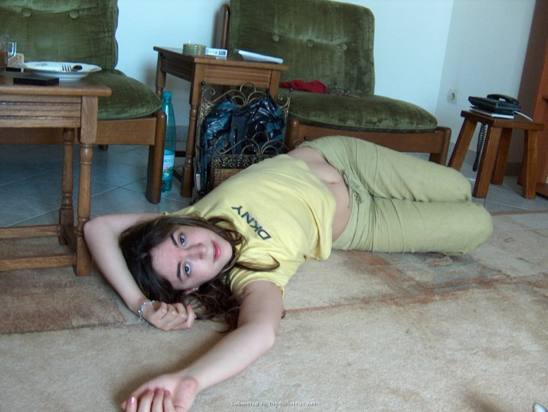 Студентка засветила титьки и осталась в трусах 5 фотография Студентка засветила титьки и осталась в трусах 5 фотография