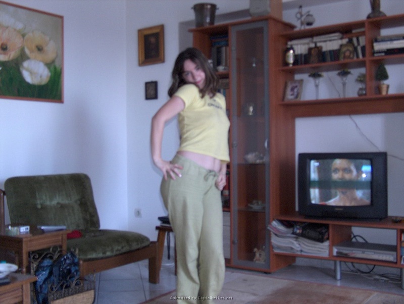 Студентка засветила титьки и осталась в трусах 2 фотография Студентка засветила титьки и осталась в трусах 2 фотография