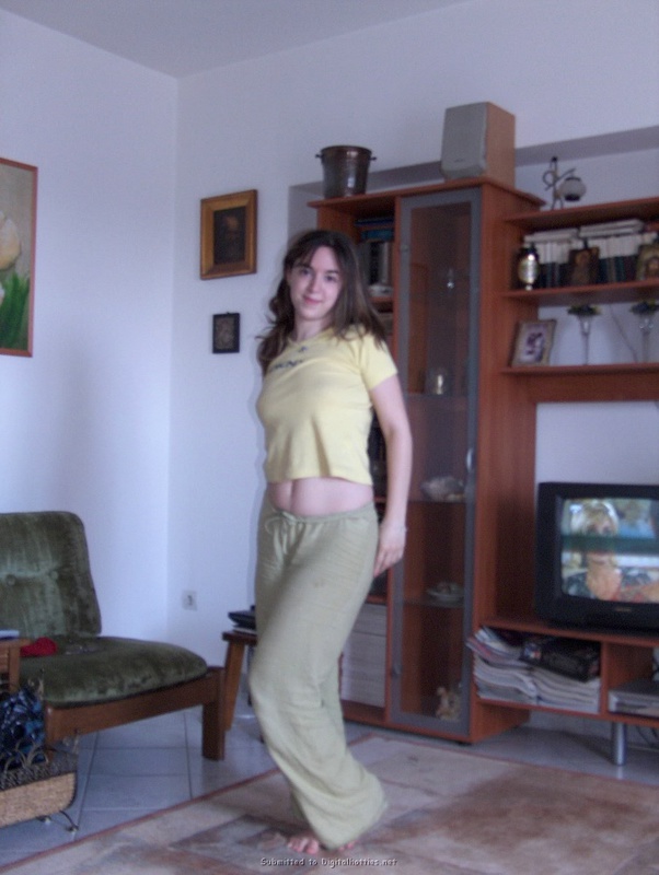 Студентка засветила титьки и осталась в трусах 1 фотография Студентка засветила титьки и осталась в трусах 1 фотография