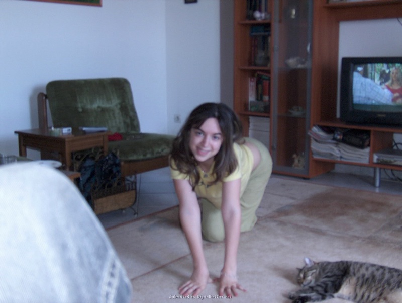 Студентка засветила титьки и осталась в трусах 3 фотография Студентка засветила титьки и осталась в трусах 3 фотография