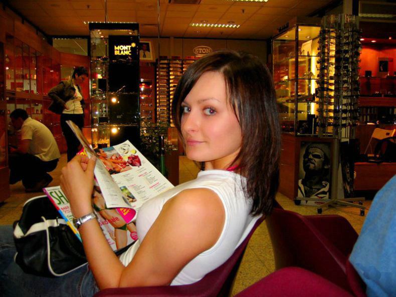 Стройная красотка оголят грудь на берегу океана 12 фотография Стройная красотка оголят грудь на берегу океана 12 фотография