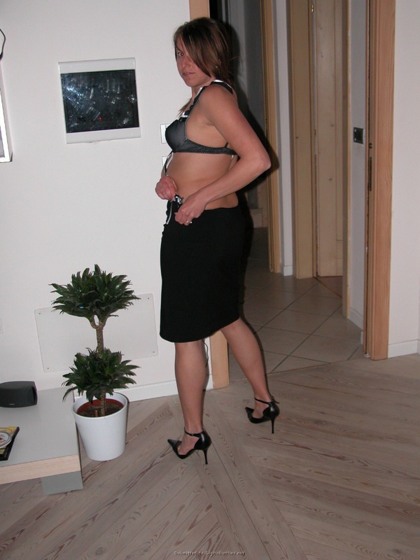 Обаятельная дама разделась перед минетом 17 фотография Обаятельная дама разделась перед минетом 17 фотография