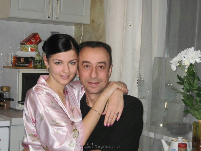 Изящная брюнетка в гостях у своего зрелого любовника 10 фотография Изящная брюнетка в гостях у своего зрелого любовника 10 фотография