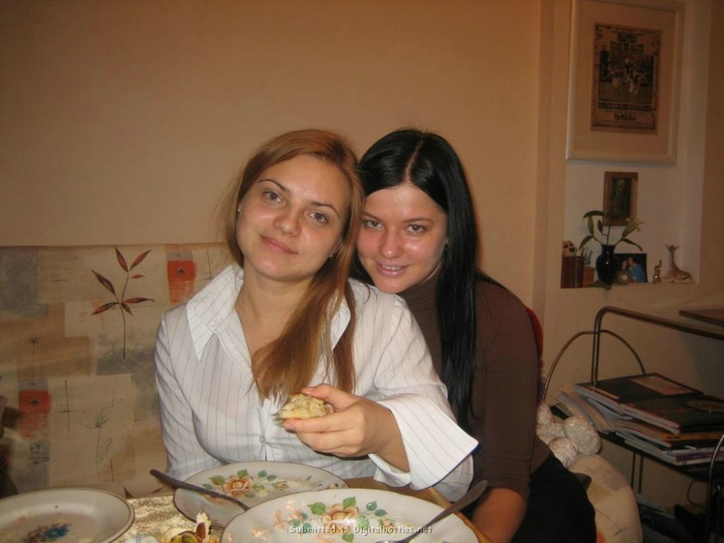 Изящная брюнетка в гостях у своего зрелого любовника 3 фотография Изящная брюнетка в гостях у своего зрелого любовника 3 фотография