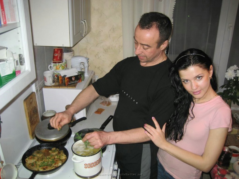 Изящная брюнетка в гостях у своего зрелого любовника 11 фотография Изящная брюнетка в гостях у своего зрелого любовника 11 фотография