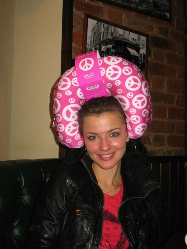 Изящная брюнетка в гостях у своего зрелого любовника 8 фотография Изящная брюнетка в гостях у своего зрелого любовника 8 фотография