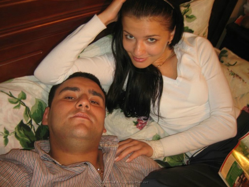 Изящная брюнетка в гостях у своего зрелого любовника 25 фотография Изящная брюнетка в гостях у своего зрелого любовника 25 фотография