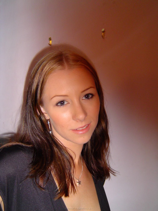 Изящная блондинка блистает упругой попкой и маленькими сиськами 13 фотография Изящная блондинка блистает упругой попкой и маленькими сиськами 13 фотография