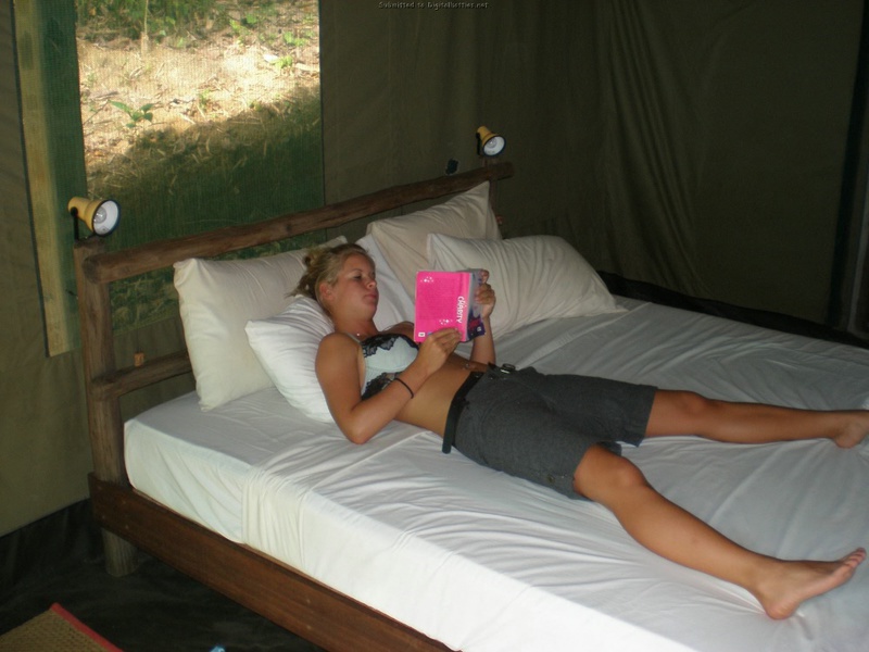 Молодые любовники на отдыхе у моря 6 фотография Молодые любовники на отдыхе у моря 6 фотография