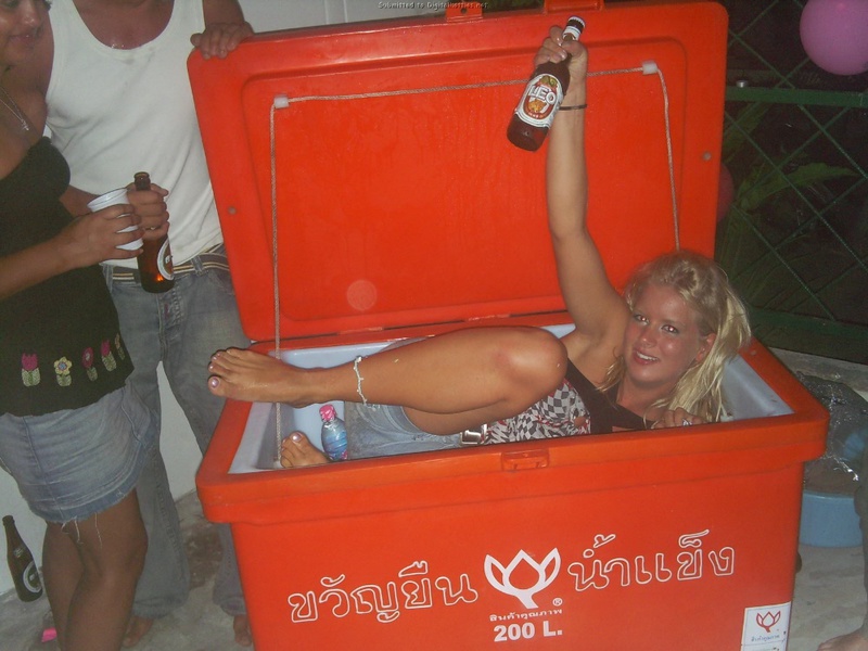 Молодые любовники на отдыхе у моря 24 фотография Молодые любовники на отдыхе у моря 24 фотография