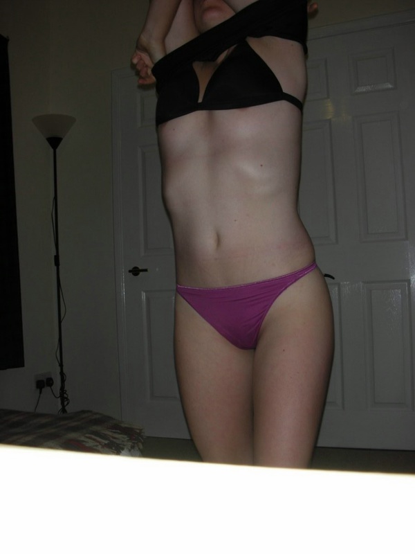 Бесцеремонная блондинка проникает пальцами во влагалище 5 фотография Бесцеремонная блондинка проникает пальцами во влагалище 5 фотография