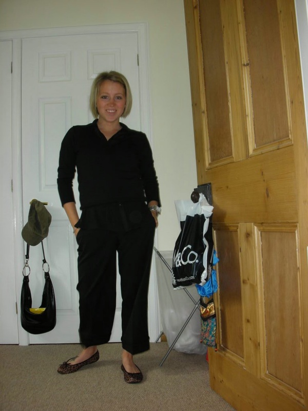 Бесцеремонная блондинка проникает пальцами во влагалище 2 фотография Бесцеремонная блондинка проникает пальцами во влагалище 2 фотография