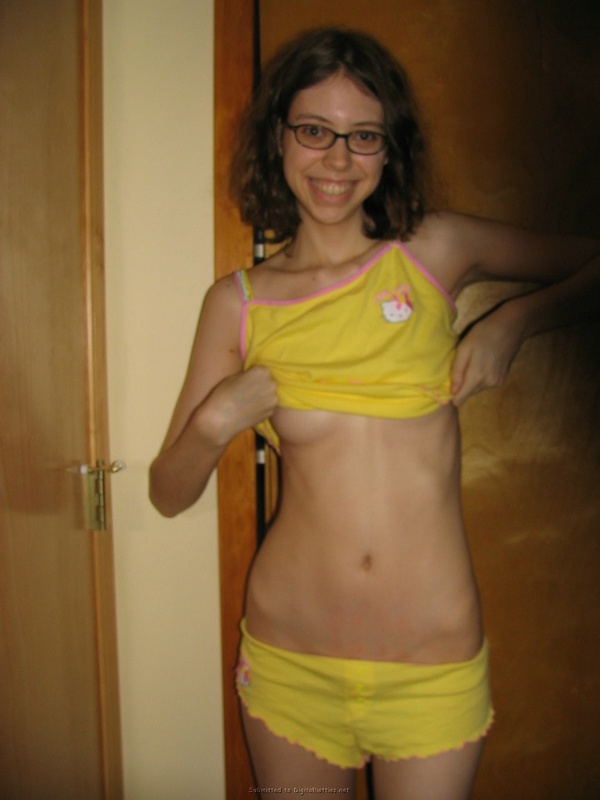 Худенькая студентка любительница секс игрушек 8 фотография Худенькая студентка любительница секс игрушек 8 фотография