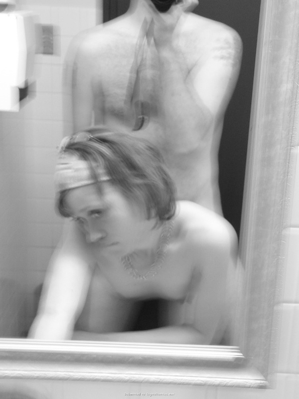 Сексапильная давалка шалит с секс игрушкой 30 фотография Сексапильная давалка шалит с секс игрушкой 30 фотография