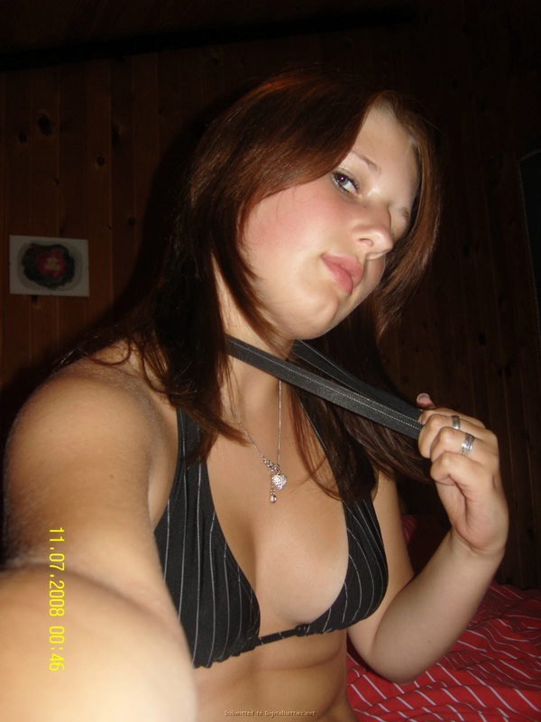 Симпатичная милашка искушает упругим бюстом 8 фотография Симпатичная милашка искушает упругим бюстом 8 фотография