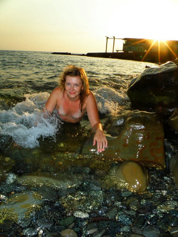 Страстная мамаша прогуливается голенькая 16 фотография Страстная мамаша прогуливается голенькая 16 фотография