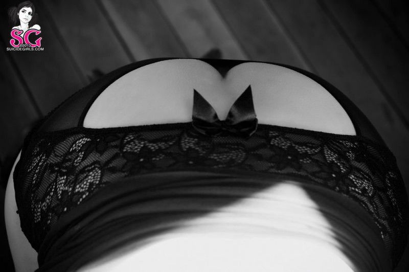 Эффектная студента обнажилась в старом вагоне 2 фотография Эффектная студента обнажилась в старом вагоне 2 фотография