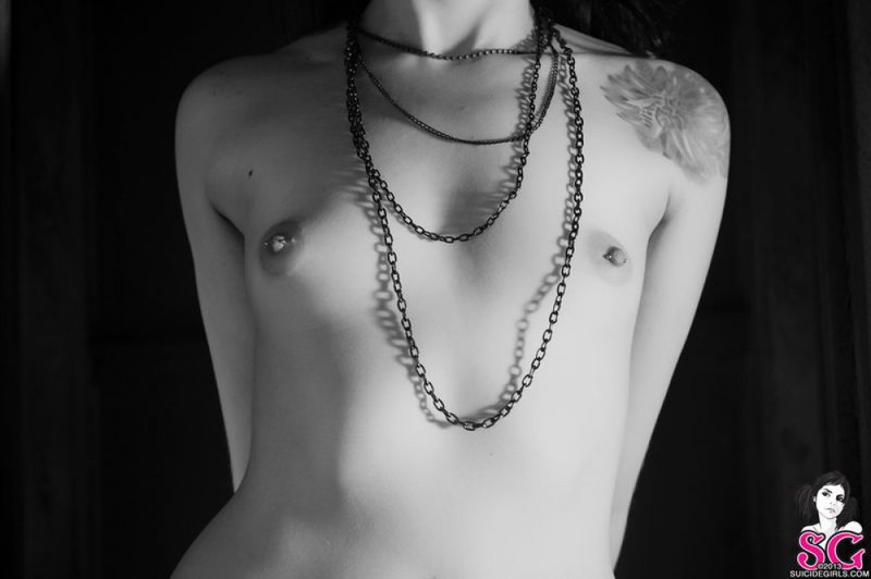 Эффектная студента обнажилась в старом вагоне 4 фотография Эффектная студента обнажилась в старом вагоне 4 фотография