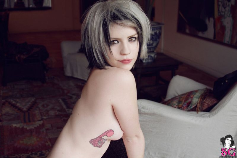 Худышка Маша приподняла юбку и показала киску 6 фотография Худышка Маша приподняла юбку и показала киску 6 фотография