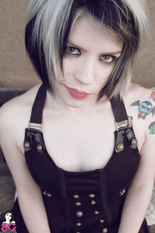 Худышка Маша приподняла юбку и показала киску 8 фотография Худышка Маша приподняла юбку и показала киску 8 фотография