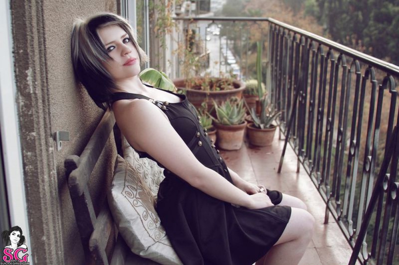 Худышка Маша приподняла юбку и показала киску 17 фотография Худышка Маша приподняла юбку и показала киску 17 фотография