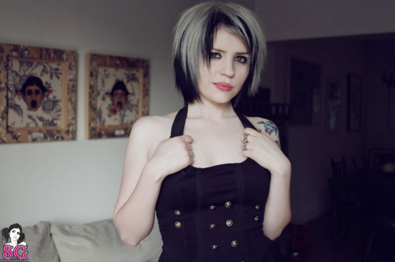 Худышка Маша приподняла юбку и показала киску 30 фотография Худышка Маша приподняла юбку и показала киску 30 фотография