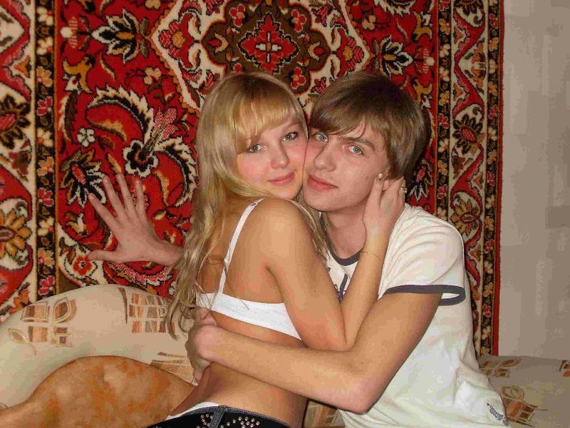 Сладкая парочка развлекаются вечером на пляже 2 фотография Сладкая парочка развлекаются вечером на пляже 2 фотография