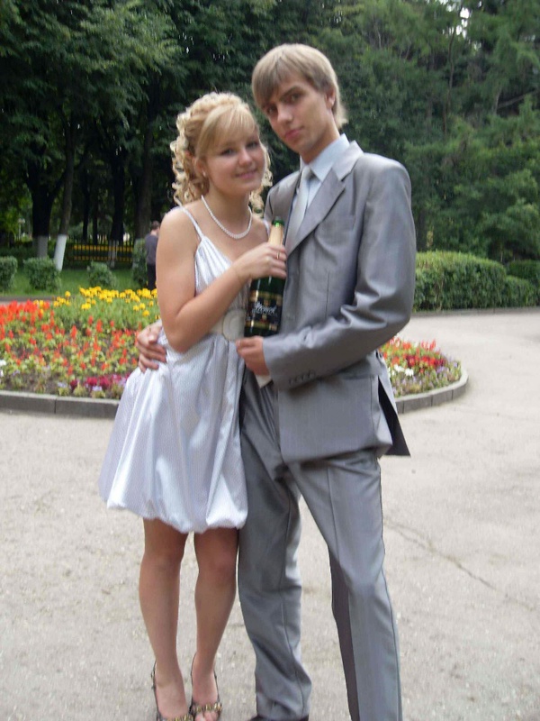 Сладкая парочка развлекаются вечером на пляже 1 фотография Сладкая парочка развлекаются вечером на пляже 1 фотография