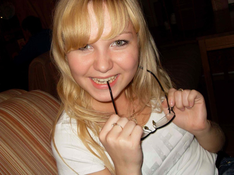 Сладкая парочка развлекаются вечером на пляже 4 фотография Сладкая парочка развлекаются вечером на пляже 4 фотография