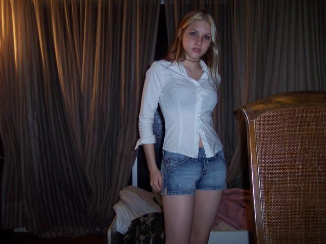 Разгоряченная милашка купается в ванной 1 фотография Разгоряченная милашка купается в ванной 1 фотография