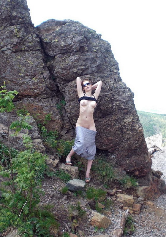 Сексапильная путешественница ловит попутку в одних трусиках 4 фотография Сексапильная путешественница ловит попутку в одних трусиках 4 фотография