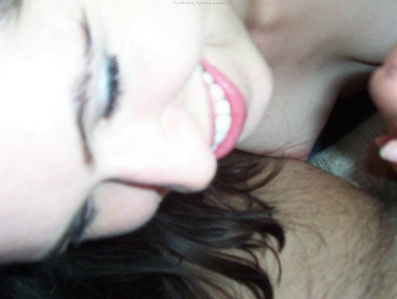 Голая брюнетка умело берет в рот волосатый фаллос супруга 17 фотография Голая брюнетка умело берет в рот волосатый фаллос супруга 17 фотография