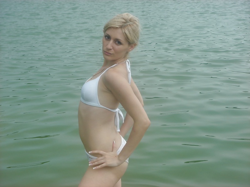 Пошлая брюнетка сосет после перепихона 1 фотография Пошлая брюнетка сосет после перепихона 1 фотография