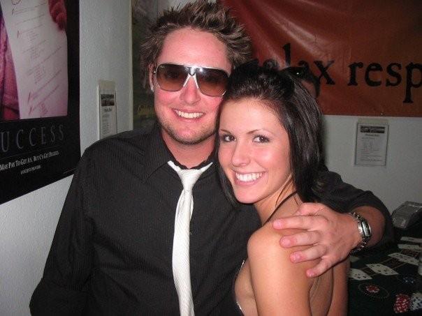 Ласкает язычком небольшой член 1 фотография Ласкает язычком небольшой член 1 фотография