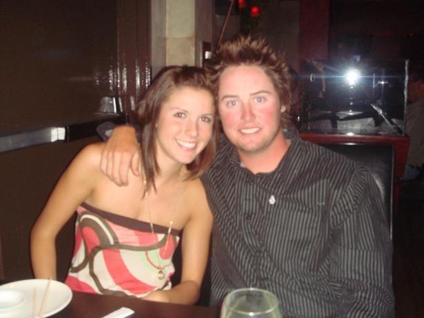 Ласкает язычком небольшой член 2 фотография Ласкает язычком небольшой член 2 фотография