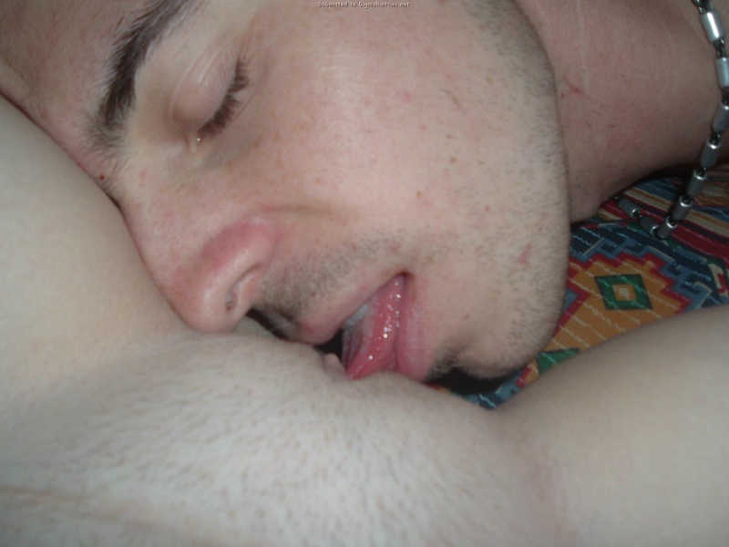 Хахаль вылизал пилотку и отымел пышную подругу 20 фотография