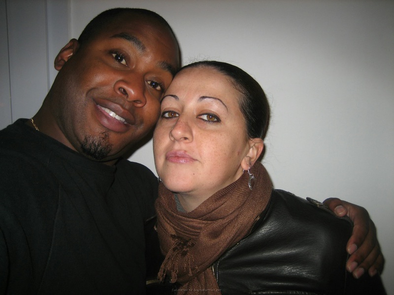 Бывалая давалка расставила ноги для черного пениса 1 фотография Бывалая давалка расставила ноги для черного пениса 1 фотография