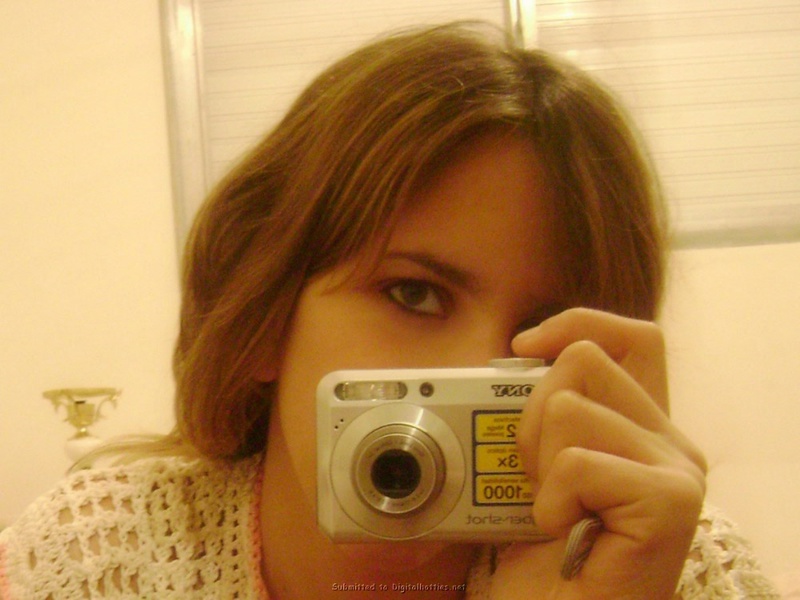 Развратная милашка соблазняет подкаченной попкой 1 фотография Развратная милашка соблазняет подкаченной попкой 1 фотография