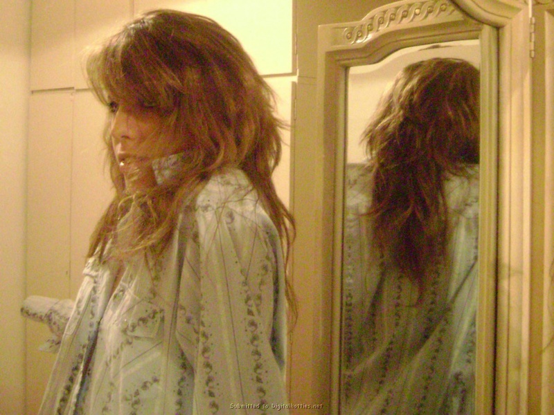 Развратная милашка соблазняет подкаченной попкой 2 фотография Развратная милашка соблазняет подкаченной попкой 2 фотография