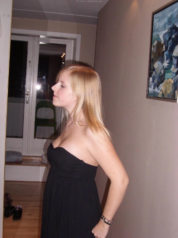 Мадам с силиконовой грудью взяла за щеку и подставила пилотку 2 фотография Мадам с силиконовой грудью взяла за щеку и подставила пилотку 2 фотография