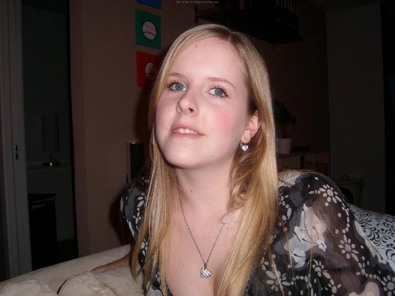 Мадам с силиконовой грудью взяла за щеку и подставила пилотку 3 фотография Мадам с силиконовой грудью взяла за щеку и подставила пилотку 3 фотография