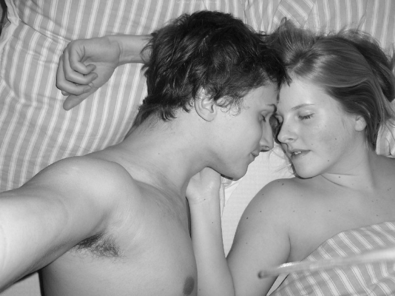 Мадам с силиконовой грудью взяла за щеку и подставила пилотку 20 фотография Мадам с силиконовой грудью взяла за щеку и подставила пилотку 20 фотография