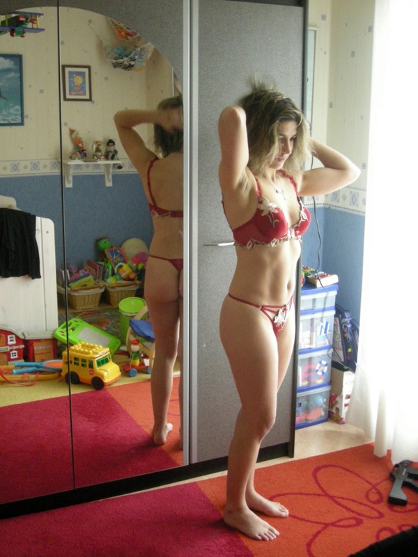 Отодвинула трусики в сторону и получила оргазм 4 фотография Отодвинула трусики в сторону и получила оргазм 4 фотография