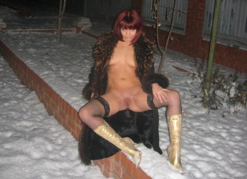 Рыжая мамаша в нижнем белье позирует перед мужем и трахается с ним 2 фотография Рыжая мамаша в нижнем белье позирует перед мужем и трахается с ним 2 фотография