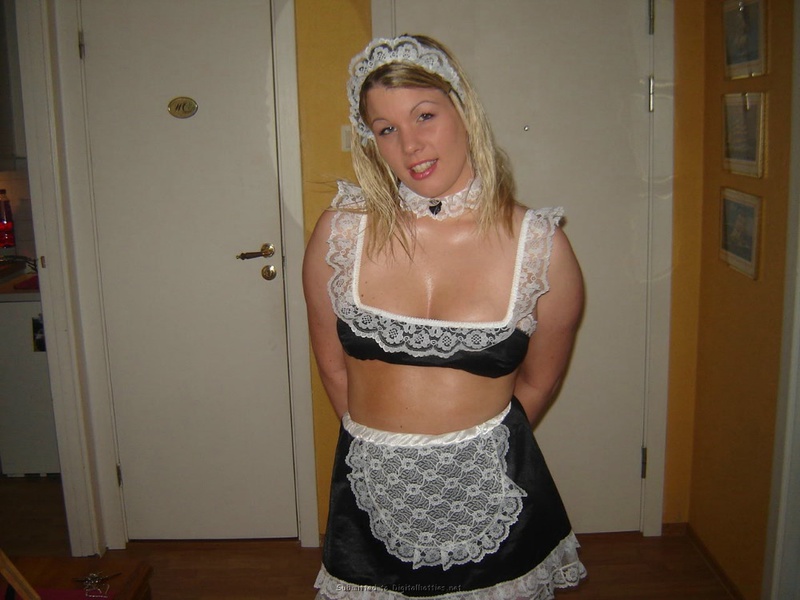 Полненькая горничная показала сиськи 5 фотография Полненькая горничная показала сиськи 5 фотография