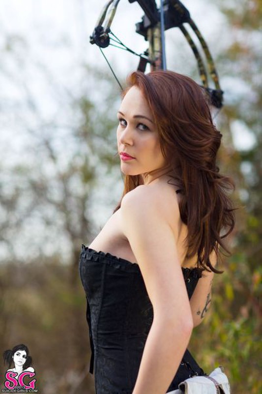 Модель оголилась ради арбалета 31 фотография Модель оголилась ради арбалета 31 фотография