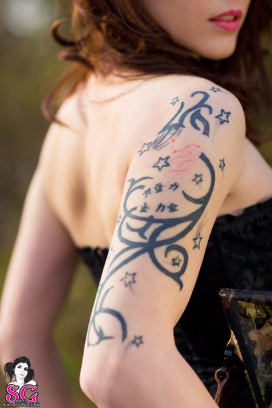 Модель оголилась ради арбалета 37 фотография Модель оголилась ради арбалета 37 фотография