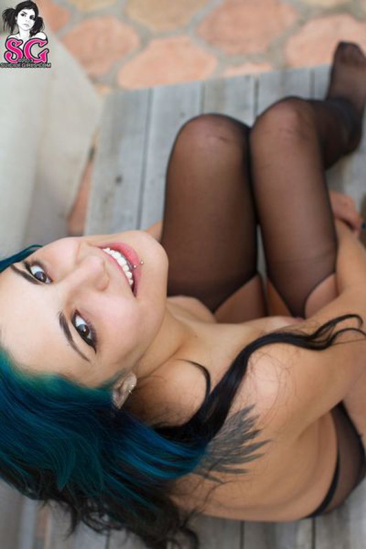 Баловница в чулках хвастается большими дойками 11 фотография Баловница в чулках хвастается большими дойками 11 фотография