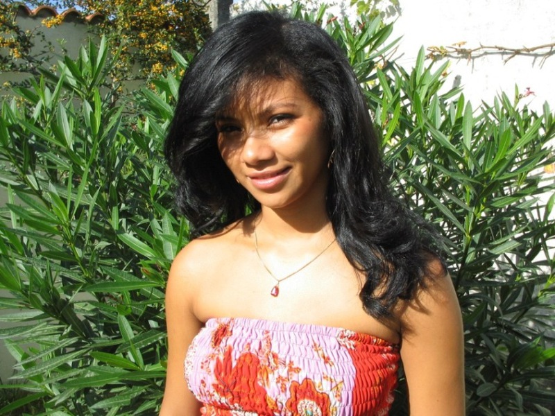 Сексапильная мулатка соблазняет своим телом 3 фотография Сексапильная мулатка соблазняет своим телом 3 фотография